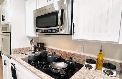Southeast Maison | ✨European Style Hideaway💝Central Location⭐GameRoom⭐Free Wine⭐Fast Wifi⭐NetFlix