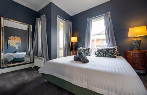 Carlton North Maison | European Style Home with Private Rooftop Terrace