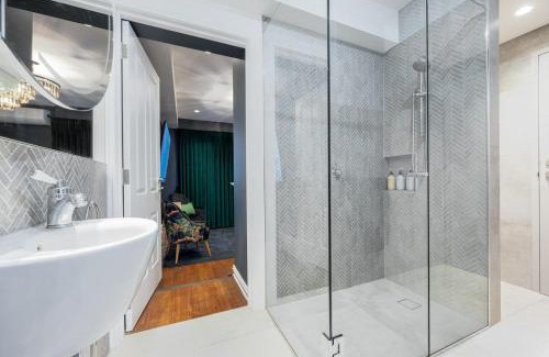 Carlton North Maison | European Style Home with Private Rooftop Terrace