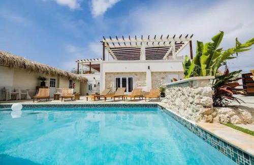Savaneta Appartement | Eva Oceanfront Spa Resort Poolrooftop By Lucha