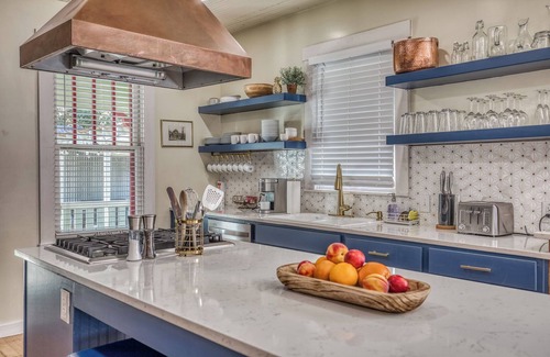 Brenham Maison | Eva on West Alamo