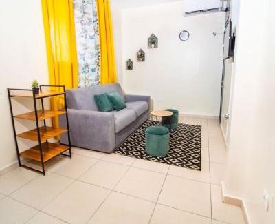 Port-Louis Appartement | Evasion en plein cœur de la ville T3 Jacuzzis Sauna et piscine au centre de Port-Louis