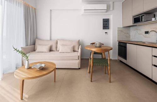 Koutsouras Appartement | Evelmare Beachfront Upper Apartment