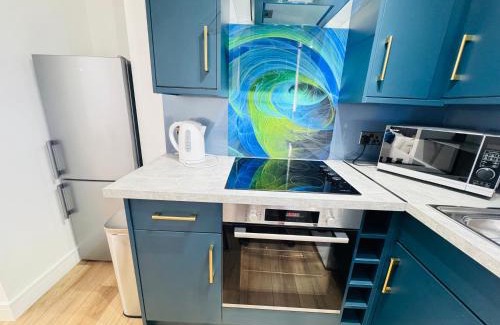 Kenilworth Appartement | EVELYN - KENILWORTH STUDIO FLAT 30m2 - PRIVATE PARKING