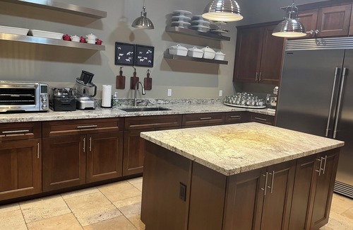 Desert View Village Maison | EVENT-FRIENDLY!nBlack Mountain View +Full Guest House +Huge Outdoor Event Space