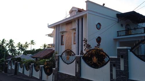 Nuhu Roa Maison | Everardus Mantap Guest House