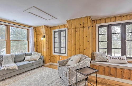 Evergreen Meadows Appartement | Evergreen Apt with Deck, Fire Pit and Gas Stove!