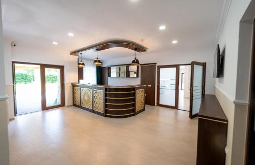 Avrig Maison | Evergreen Chalet