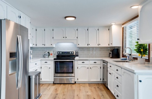 Ellsworth Maison | Evergreen Retreat - Large 6 Bedroom Home
