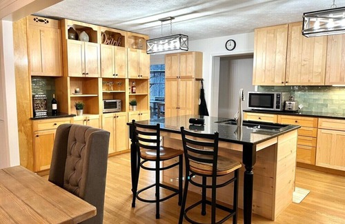 Afton Maison | Everley Whole Property
