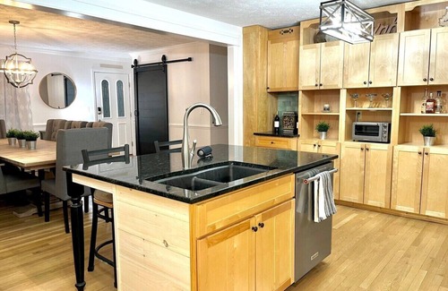 Afton Maison | Everley Whole Property