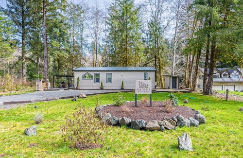 Beaver Cabine | Evermore: River House
