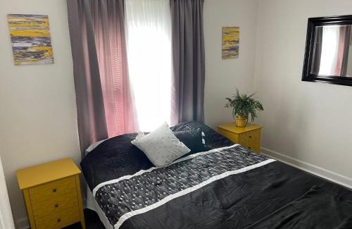 Wichita Appartement | Everything you need - 1 BR 1 BA WIFI SMART TV QN Bed Coffee