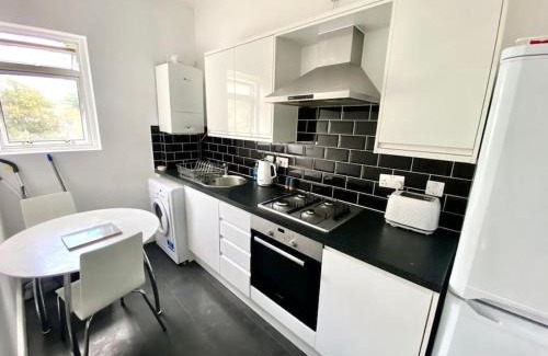 Mile End Appartement | Evo 1 Bedroom Apartment 3 mins walk Mile End Station,Queen Mary University, Hospital