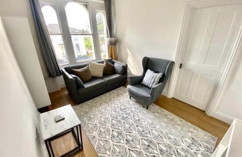 Mile End Appartement | Evo 1 Bedroom Apartment 3 mins walk Mile End Station,Queen Mary University, Hospital
