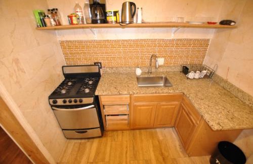 Weequahic Maison | EWR AIRPORT Multilevel Guest House Room with 2-3 Beds