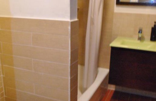 Weequahic Maison | EWR AIRPORT Multilevel Guest House Room with 2-3 Beds