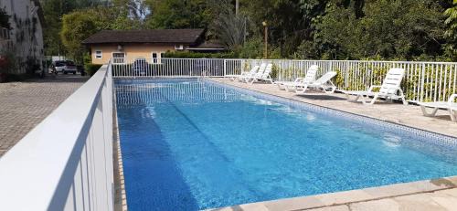 Juquehy Maison | Excelente casa em condomínio fechado em Juquehy. 2 suítes, ar, piscina comum.