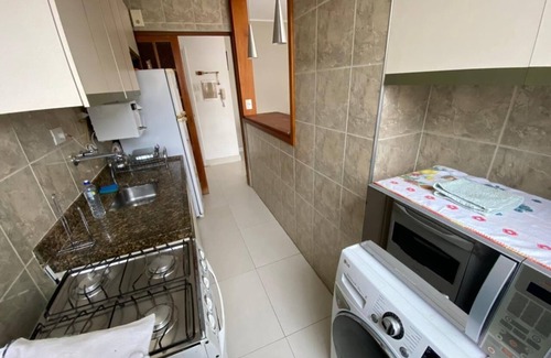 Gonzaga Appartement | Excellent apartment, right on the sand, in front of Praia do Gonzaga in Santos,