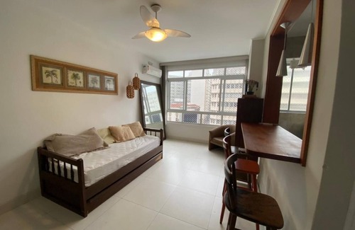 Gonzaga Appartement | Excellent apartment, right on the sand, in front of Praia do Gonzaga in Santos,