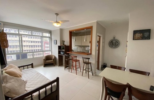 Gonzaga Appartement | Excellent apartment, right on the sand, in front of Praia do Gonzaga in Santos,