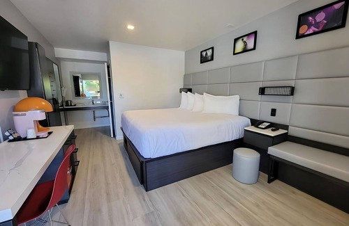 Newhall Hôtel | Excellent Choice! Minutes to Pruneridge Golf Club! With FREE Parking!