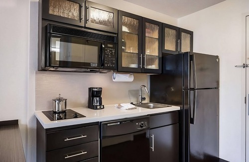 North Arlington Hôtel | Excellent Choice! Unit with Full Kitchen, Short Drive to Six Flags Over Texas