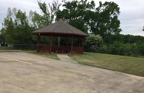 Cabot Maison | Excellent Choice! w/ Free Parking & Breakfast, Pet-friendly Property!