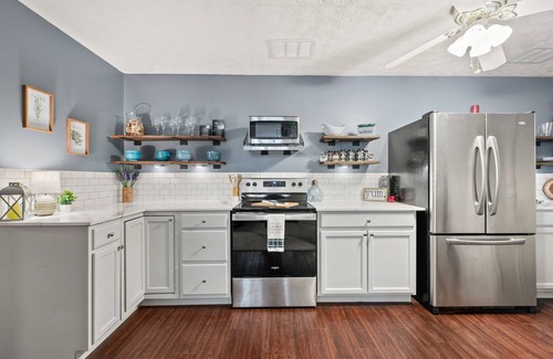 Roswell Appartement | Excellent Roswell Location! Quiet Basement Apartment in Private Setting!