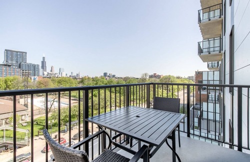 Near West Side Appartement | Excellent West Loop 2BR w/ Gym, near Fulton Market & I-90, by Blueground