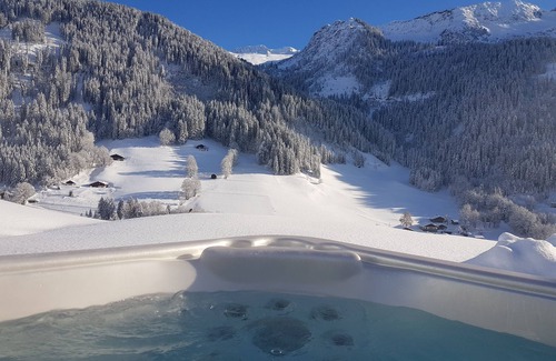 Hauteluce Chalet De Ski | Chalet d'exception authentique avec spa sauna ski 3kms, loin et près de tout