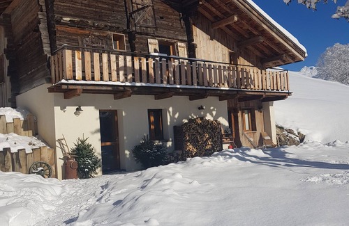 Hauteluce Chalet De Ski | Chalet d'exception authentique avec spa sauna ski 3kms, loin et près de tout