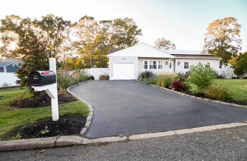 Central Islip Appartement | Exceptional & Central, Garden Suite, Top Amenities & Care!