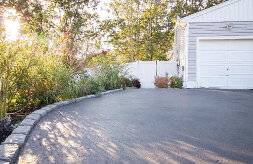 Central Islip Appartement | Exceptional & Central, Garden Suite, Top Amenities & Care!