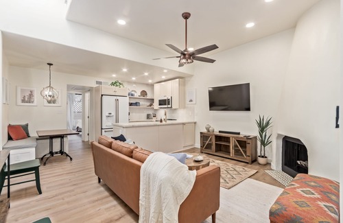 Sands Arcadia Townhouses Copropriété | Exceptional community! Biltmore/Arcadia location. Impeccable! King Bed!