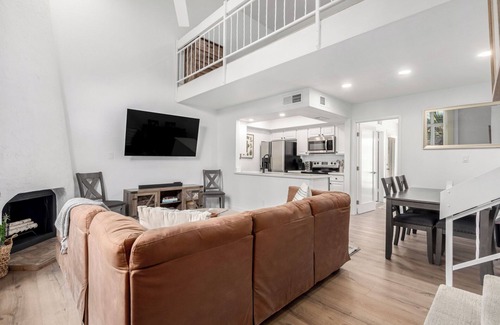 Camelback East Copropriété | Exceptional community! Biltmore/Arcadia location. Impeccable! King & Queen bed!
