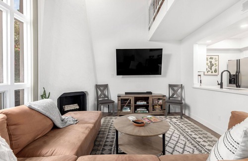 Camelback East Copropriété | Exceptional community! Biltmore/Arcadia location. Impeccable! King & Queen bed!