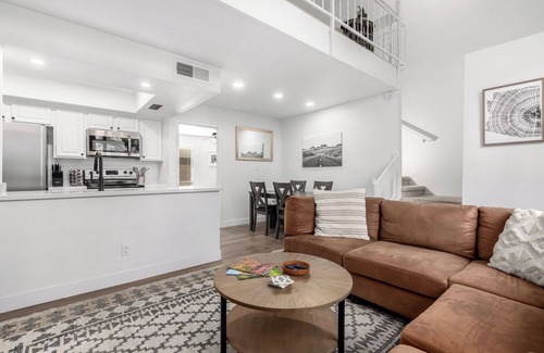 Camelback East Copropriété | Exceptional community! Biltmore/Arcadia location. Impeccable! King & Queen bed!