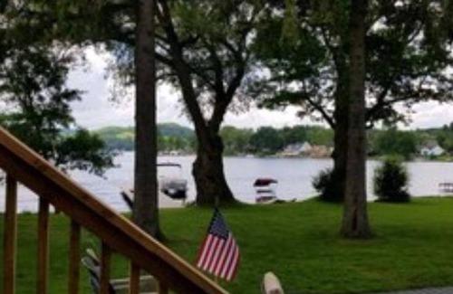 Black Creek Maison | Exceptional cottage on the north shore of Cuba Lake