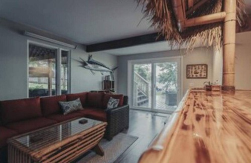 Black Creek Maison | Exceptional cottage on the north shore of Cuba Lake