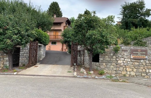 Voglans Appartement | Gite d'exception avec son spa privatisé en Savoie à VOGLANS