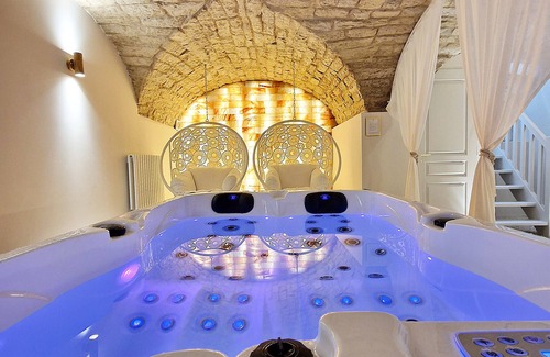 Dole Appartement | Suite d'exception avec jacuzzi et sauna privatif