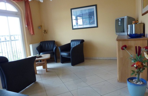 Kuhlungsborn Ost Appartement | Excl. Appartement 3 pièces vue mer, 3ème étage, station de métro; ascenseur, piscine + sauna à côté, WiFi
