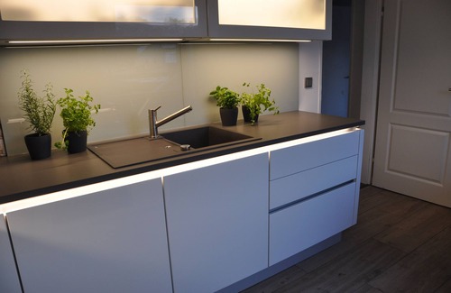 Wilschenbruch Appartement | Excl. Appartement à Lunebourg, grand balcon orienté plein sud avec vue sur la forêt, à proximité de la vieille ville