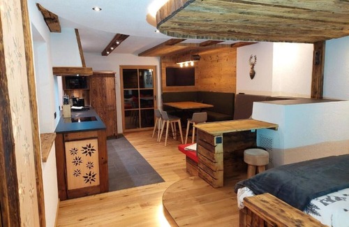 Oetz Autre | Excl. Apartment on a mountain farm in Tyrol at 1100 m with fantastic mountain views