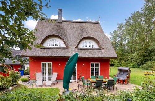 Glowe Maison | SUPER exclusif FH près de la plage, plein sud, cheminée, sauna, bain à remous, chaise de plage