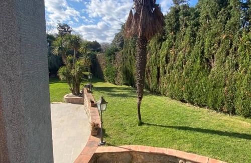 Palau Chalet De Ski | Exclusiva Casa de Lujo con Piscinas y Amplio Jardín en Zona Tranquila