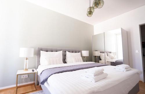 Erdberg Appartement | Exclusive 2-Bedroom condo with Pool & Balcony