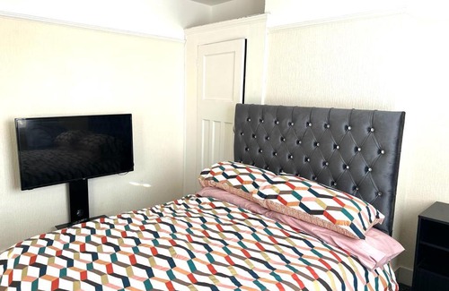 Loxford Maison | Exclusive 26 room