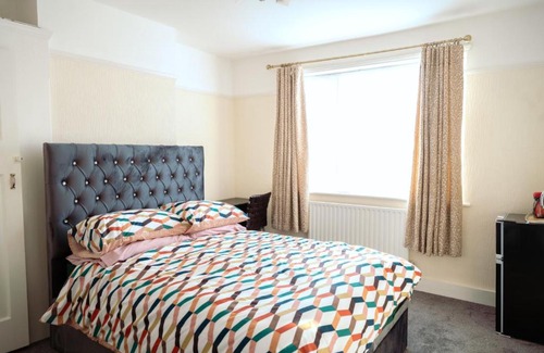 Loxford Maison | Exclusive 26 room